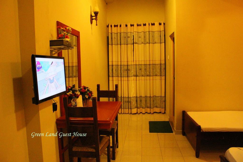 Green Land Guest House Pinnawala  Bagian luar foto